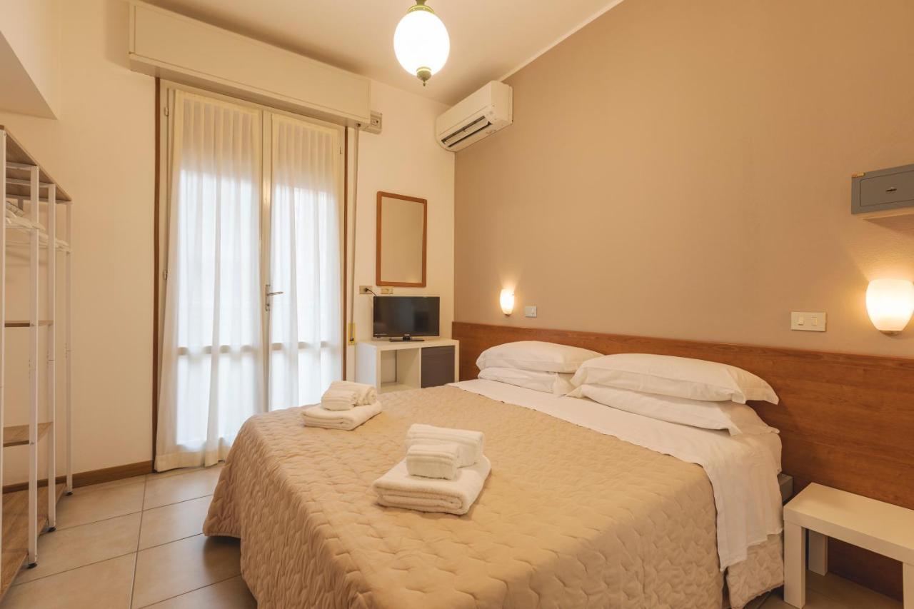 Hotel Clift Cervia Bagian luar foto