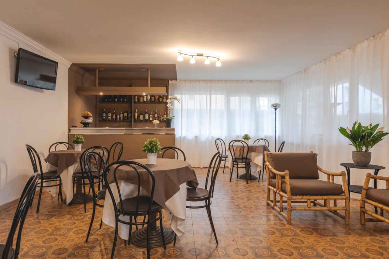 Hotel Clift Cervia Bagian luar foto