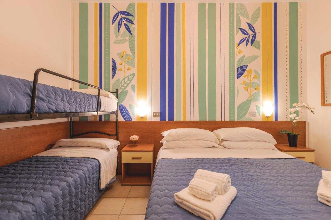 Hotel Clift Cervia Bagian luar foto