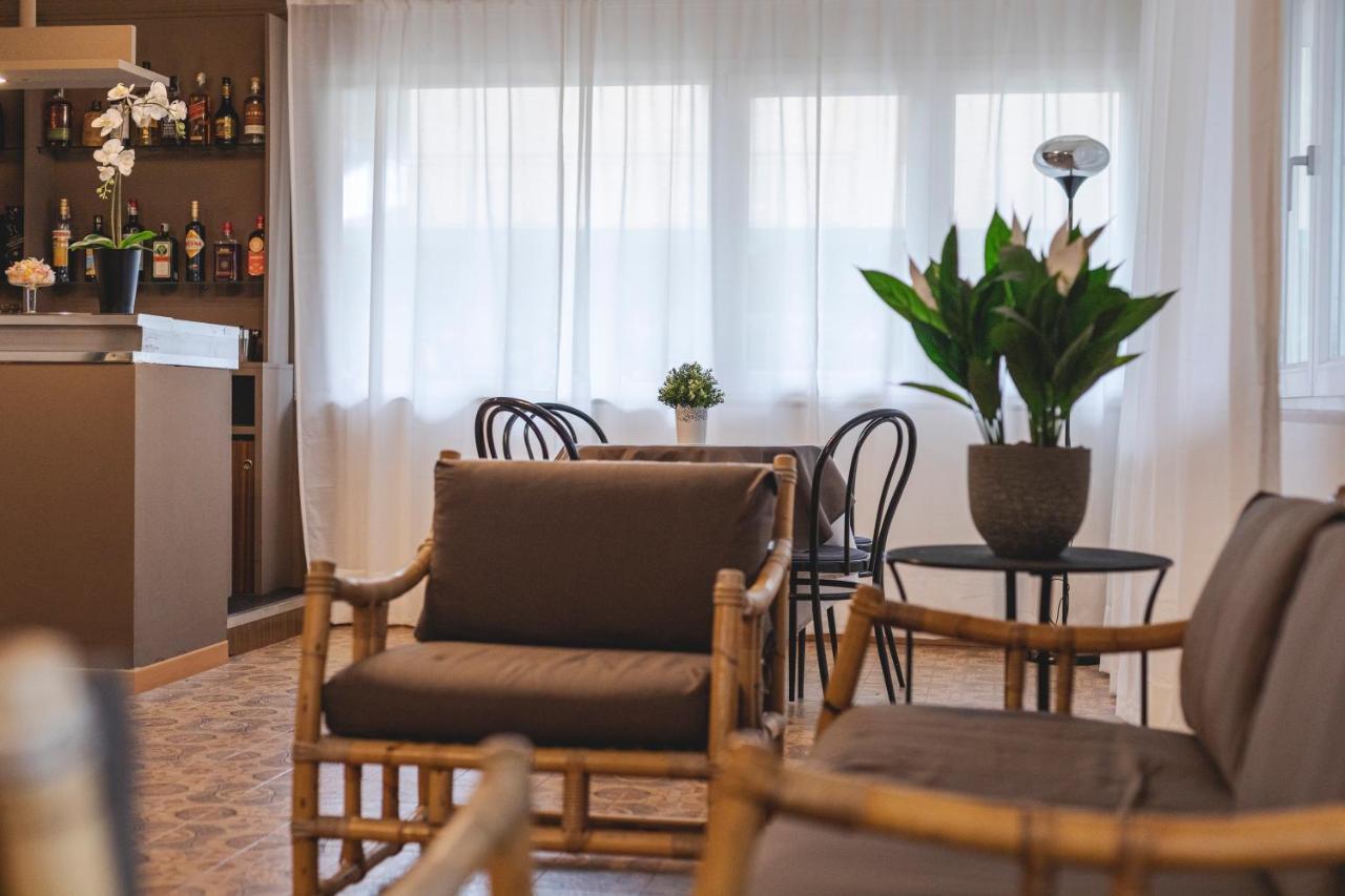 Hotel Clift Cervia Bagian luar foto