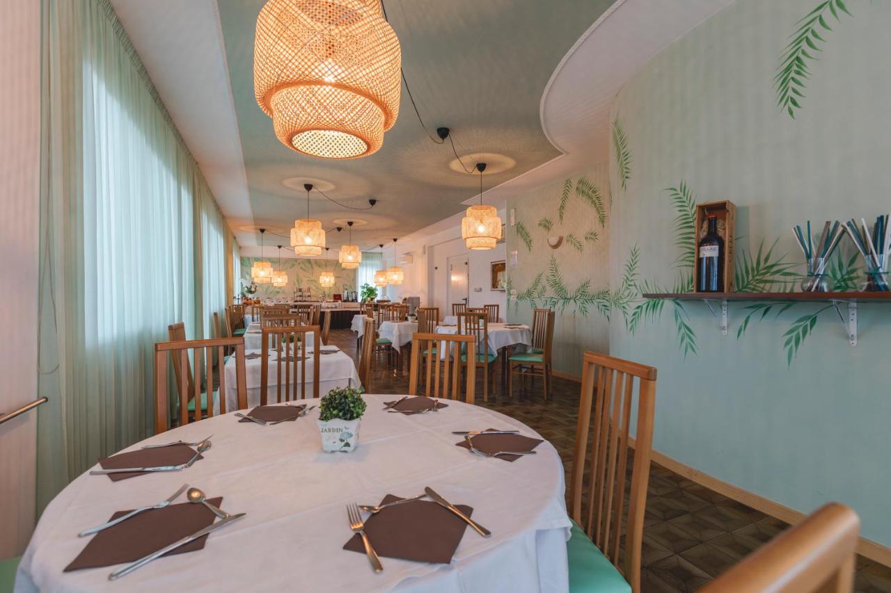 Hotel Clift Cervia Bagian luar foto