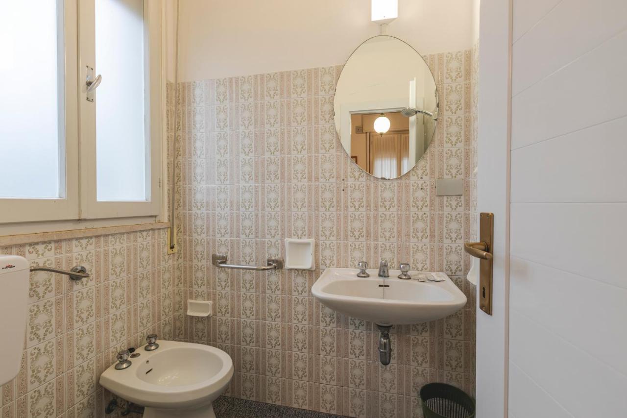 Hotel Clift Cervia Bagian luar foto