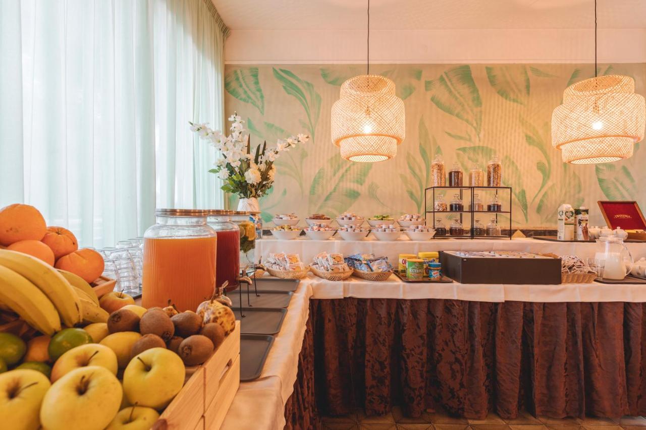 Hotel Clift Cervia Bagian luar foto
