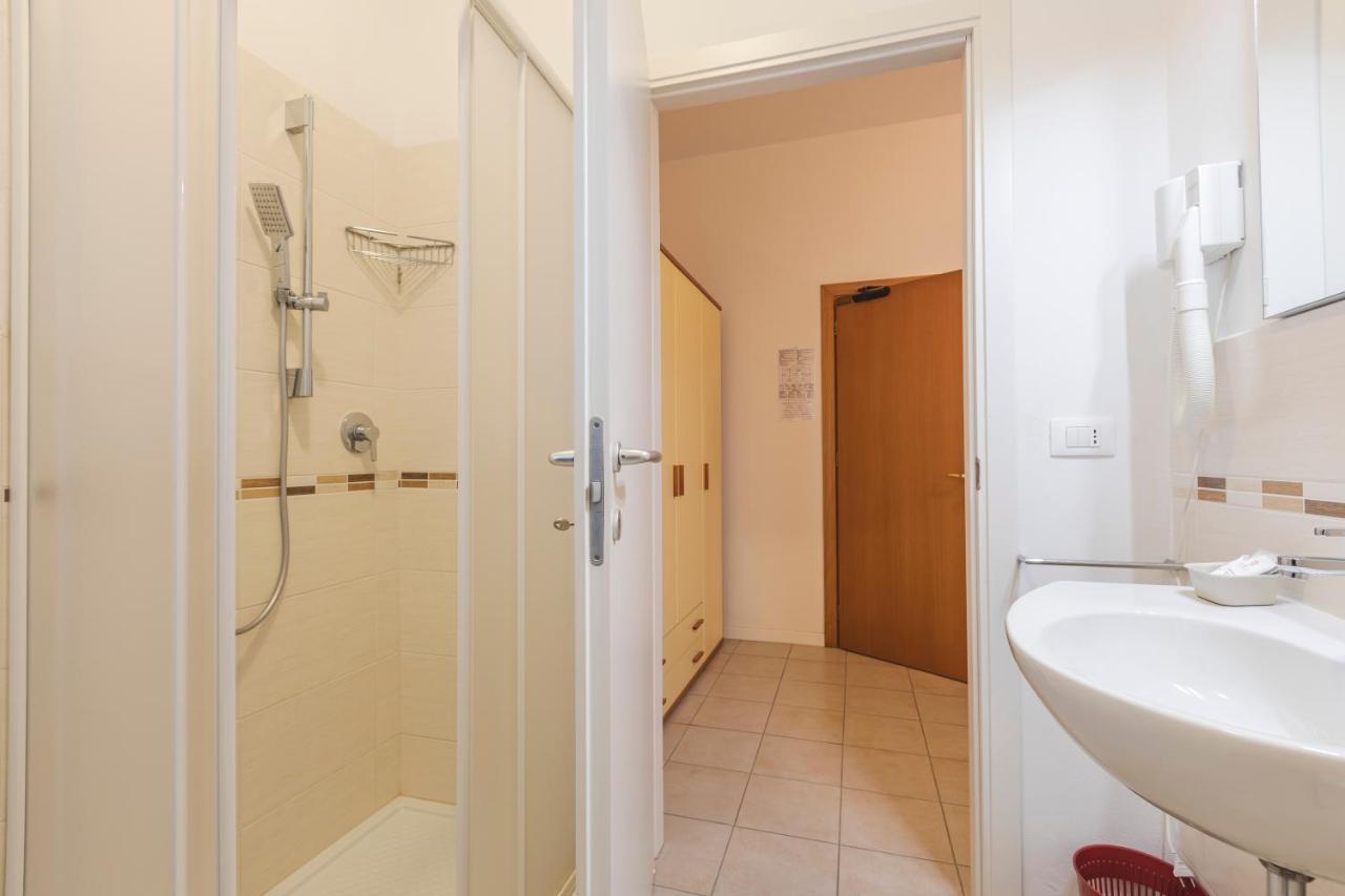 Hotel Clift Cervia Bagian luar foto