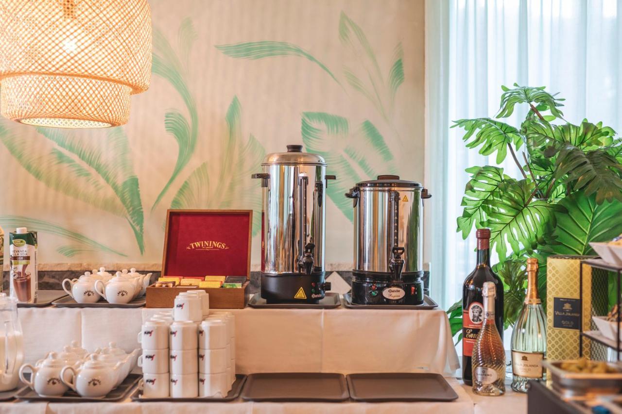 Hotel Clift Cervia Bagian luar foto