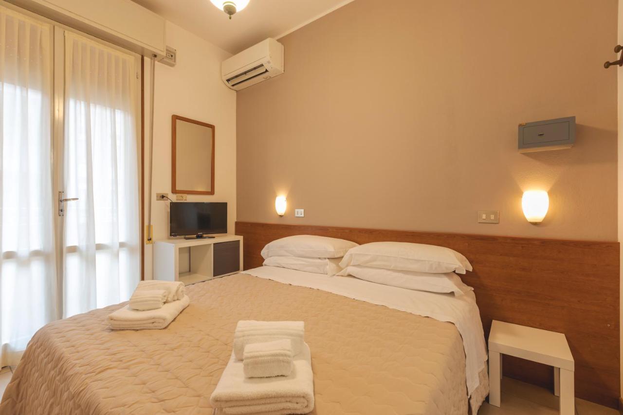 Hotel Clift Cervia Bagian luar foto
