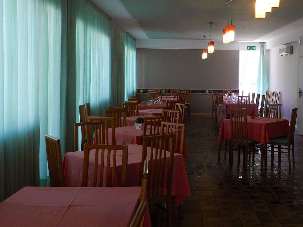 Hotel Clift Cervia Bagian luar foto