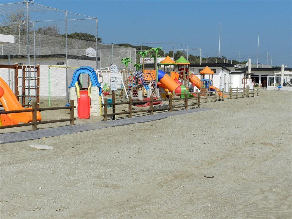 Hotel Clift Cervia Bagian luar foto